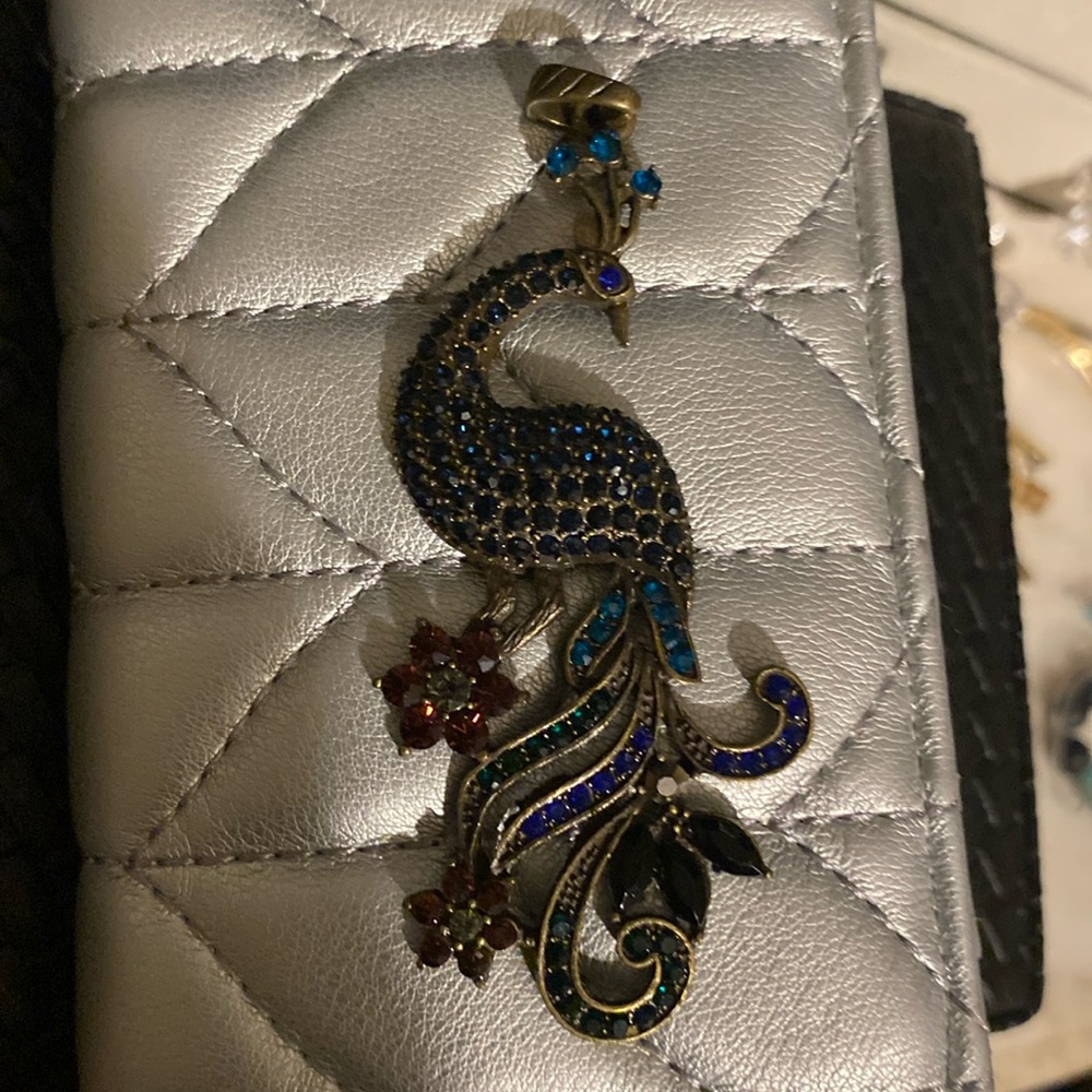 Beautiful vintage Rhinestone peacock pin